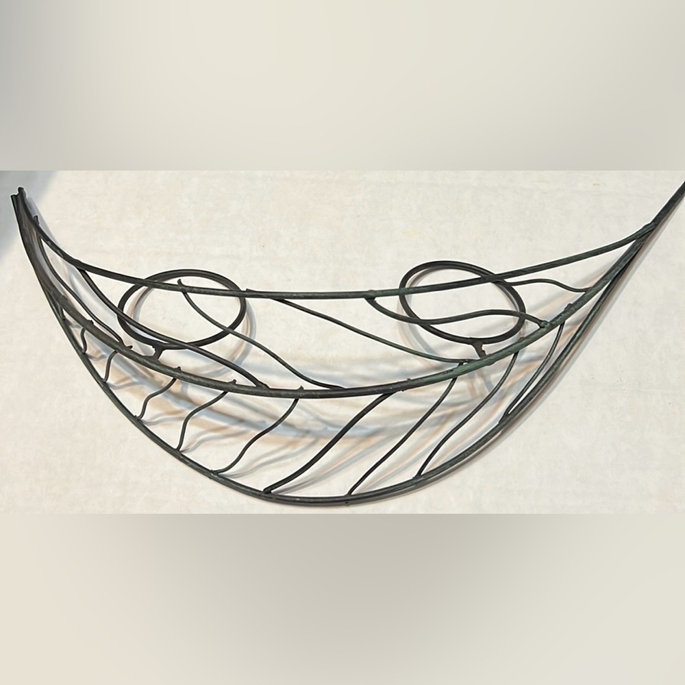 New Essential Design Antiqued Green Metal Curved Leaf Dual Candle Holder Decor